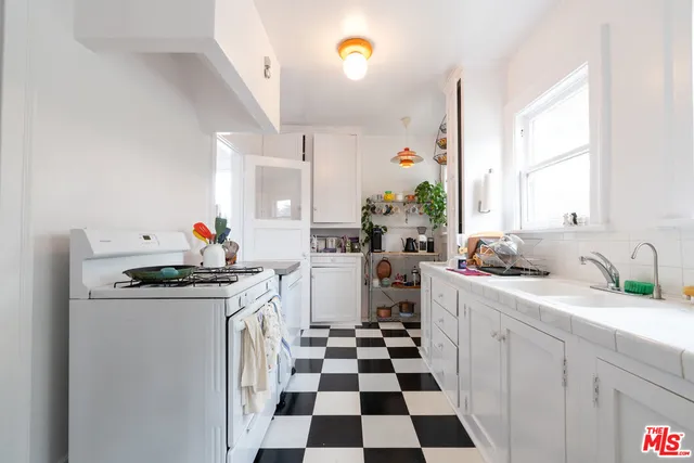 $1,799,000 | 253 North Irving Boulevard, Los Angeles, CA 90004