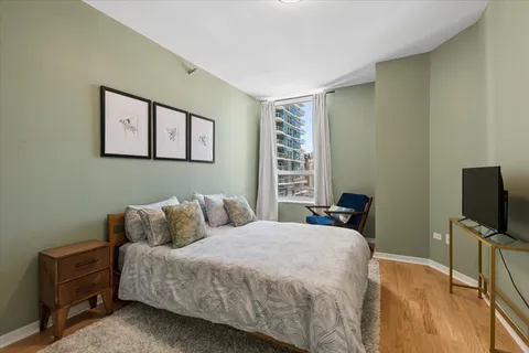 $439,900 | 330 West Grand Avenue, Unit 1707, Chicago, IL 60654