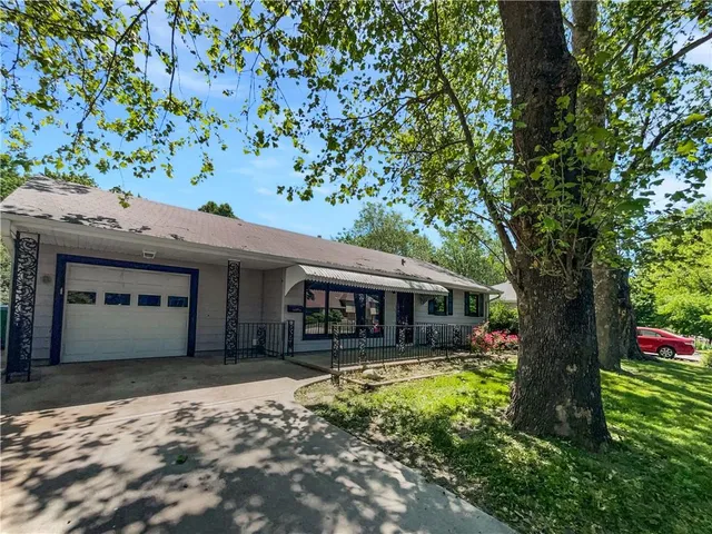 $300,000 | 7139 Hardy Street, Overland Park, KS 66204