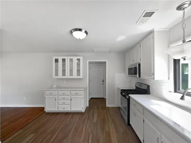 $300,000 | 7139 Hardy Street, Overland Park, KS 66204