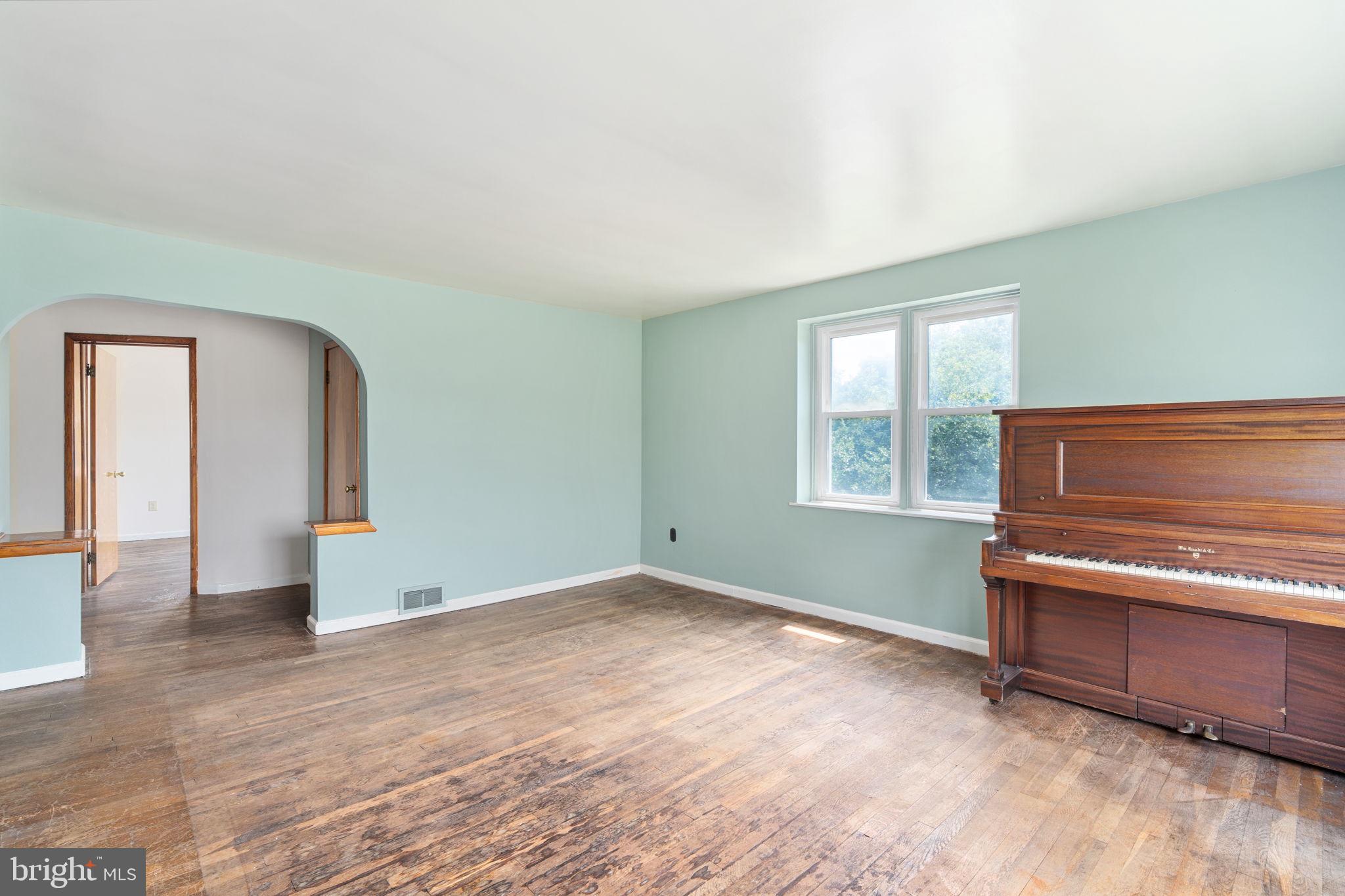 48 Kratz Road Birdsboro, PA 19508 - Photo 8 of 28 Living Room