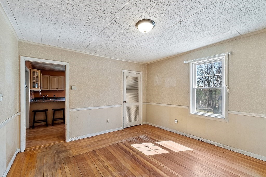 26 Ripley Street Chelmsford, MA 01863 - Photo 3 of 14 Gallery Image 3