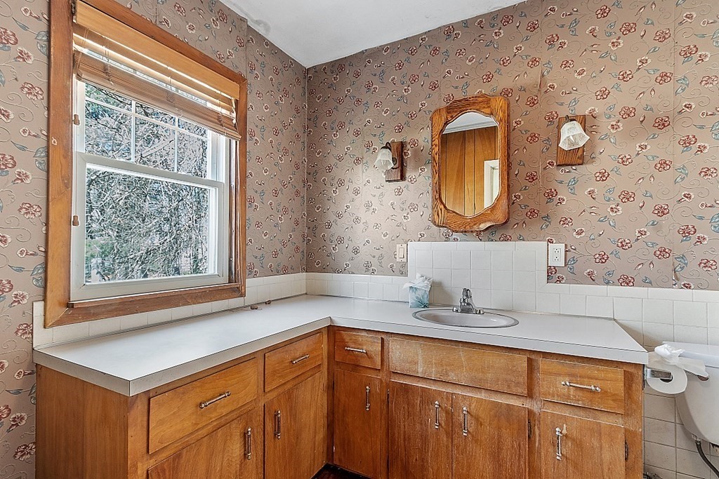 26 Ripley Street Chelmsford, MA 01863 - Photo 8 of 14 Gallery Image 8