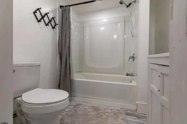 a bathroom with a toilet and a shower