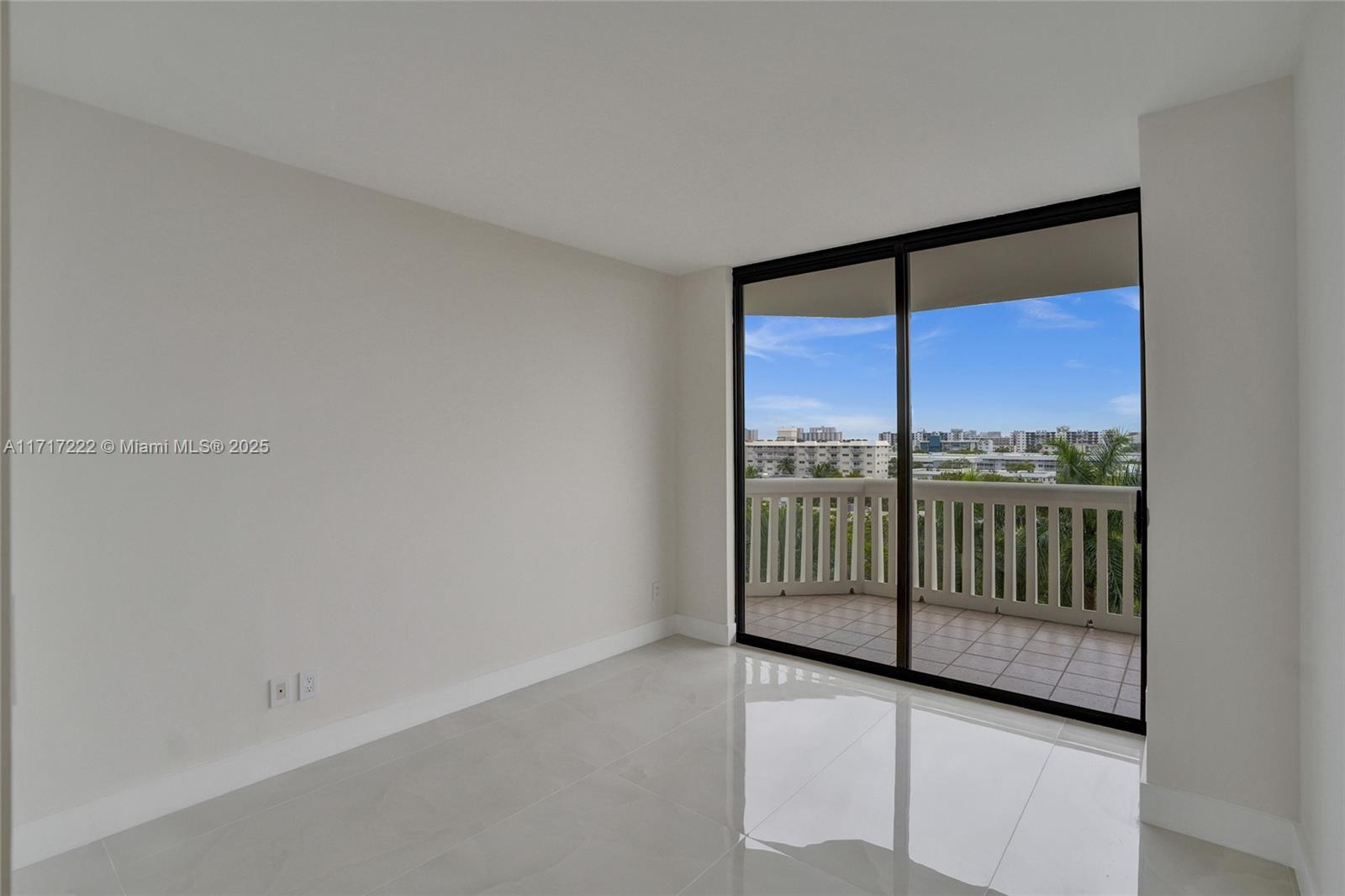 2000 Island Boulevard, Unit 608 Aventura, FL 33160 - Photo 21 of 38 a view of a big room with windows