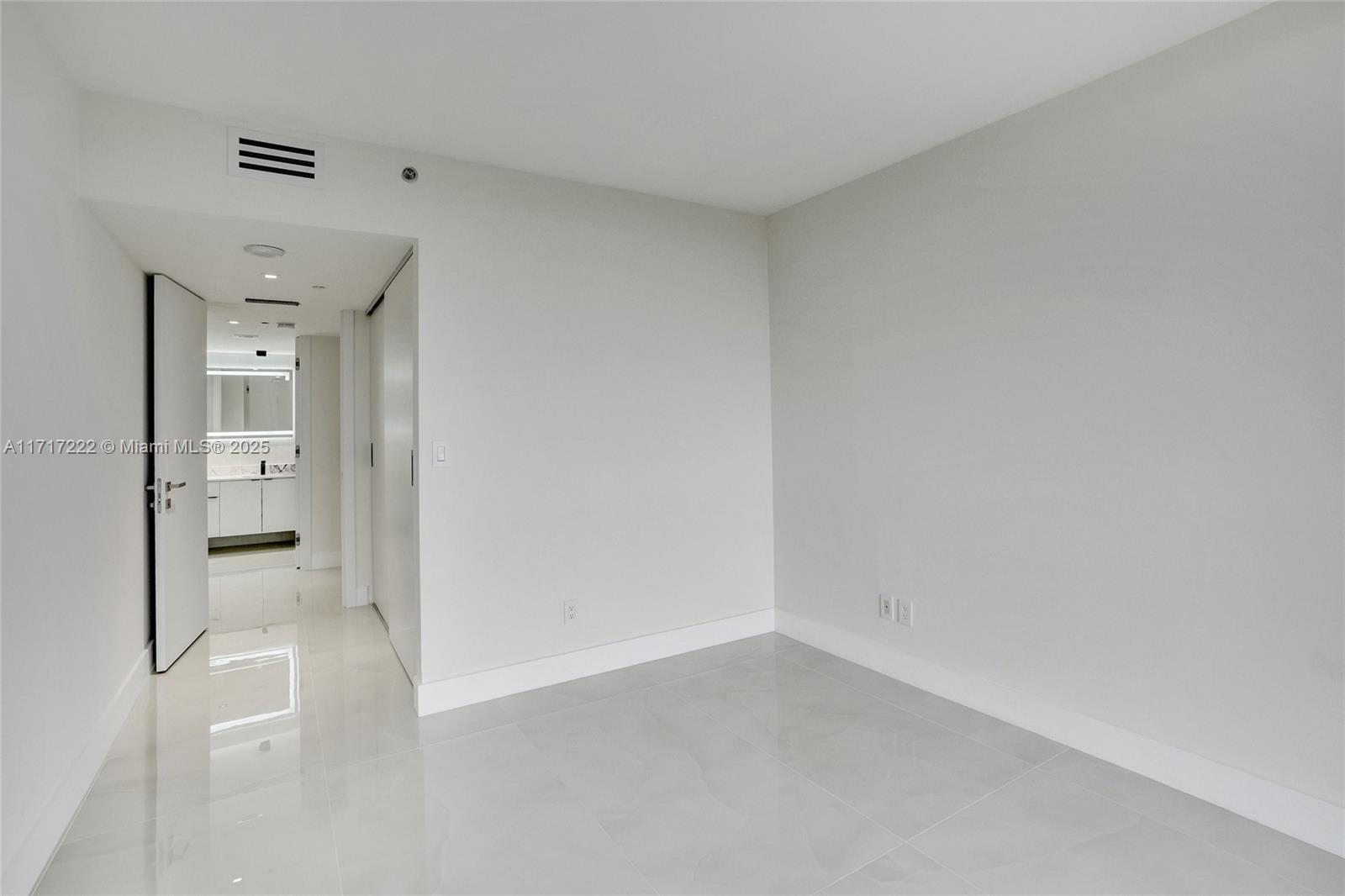 2000 Island Boulevard, Unit 608 Aventura, FL 33160 - Photo 22 of 38
