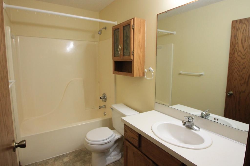 124 Ruth Street North, Unit 3 St. Paul, MN 55119 - Photo 8 of 11 Gallery Image 8