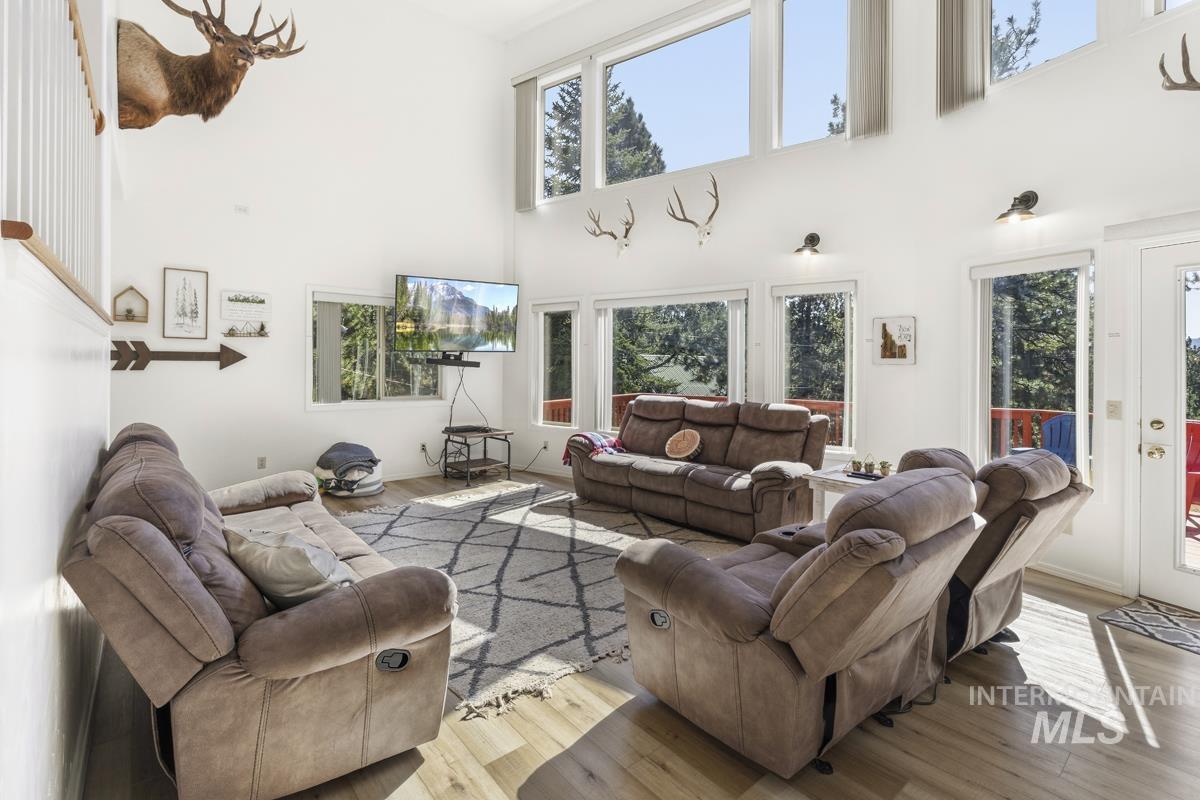 1496 Pine Ridge Drive Cascade, ID 83611 - Photo 13 of 47 Lots of Natural Light