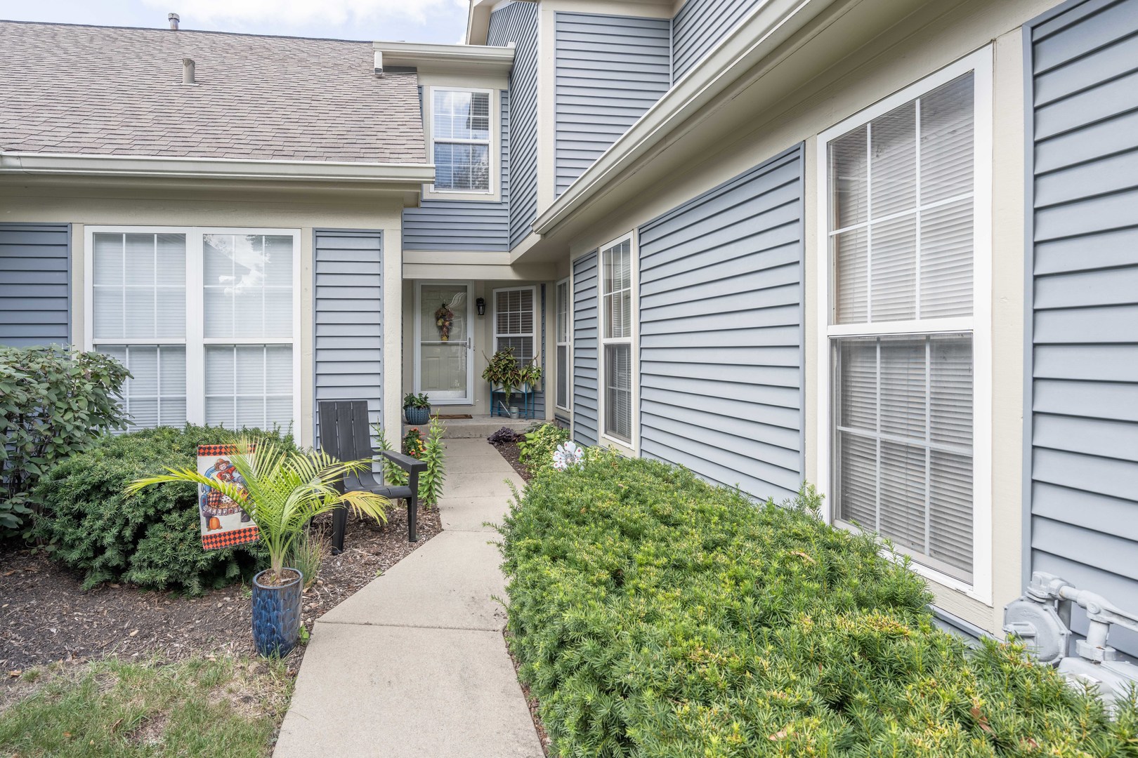 1102 Coldspring Road Elgin, IL 60120 - Photo 3 of 31