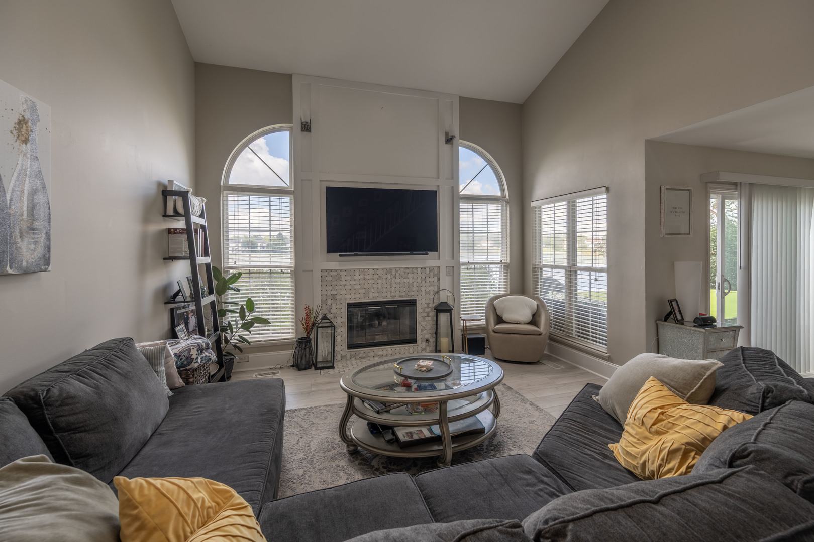 1102 Coldspring Road Elgin, IL 60120 - Photo 4 of 31
