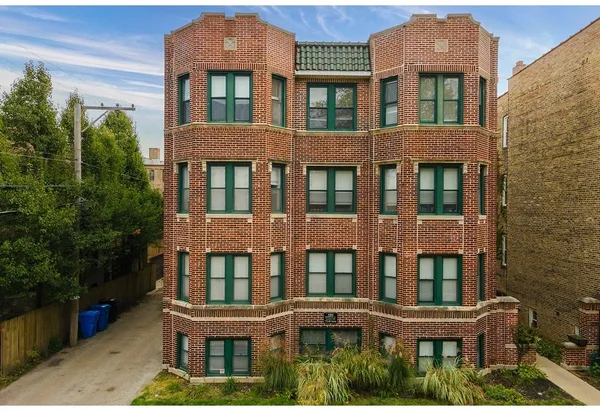 $2,295 | 3841 North Greenview Avenue, Unit 2W, Chicago, IL 60613