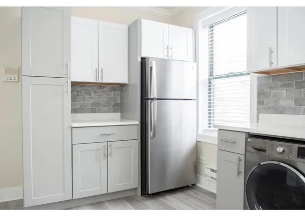 $2,295 | 3841 North Greenview Avenue, Unit 2W, Chicago, IL 60613