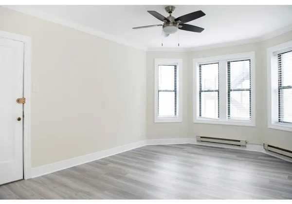 $2,295 | 3841 North Greenview Avenue, Unit 2W, Chicago, IL 60613