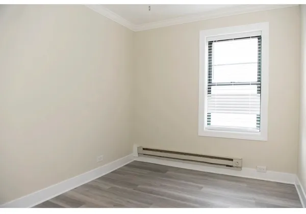 $2,295 | 3841 North Greenview Avenue, Unit 2W, Chicago, IL 60613