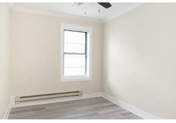 $2,295 | 3841 North Greenview Avenue, Unit 2W, Chicago, IL 60613