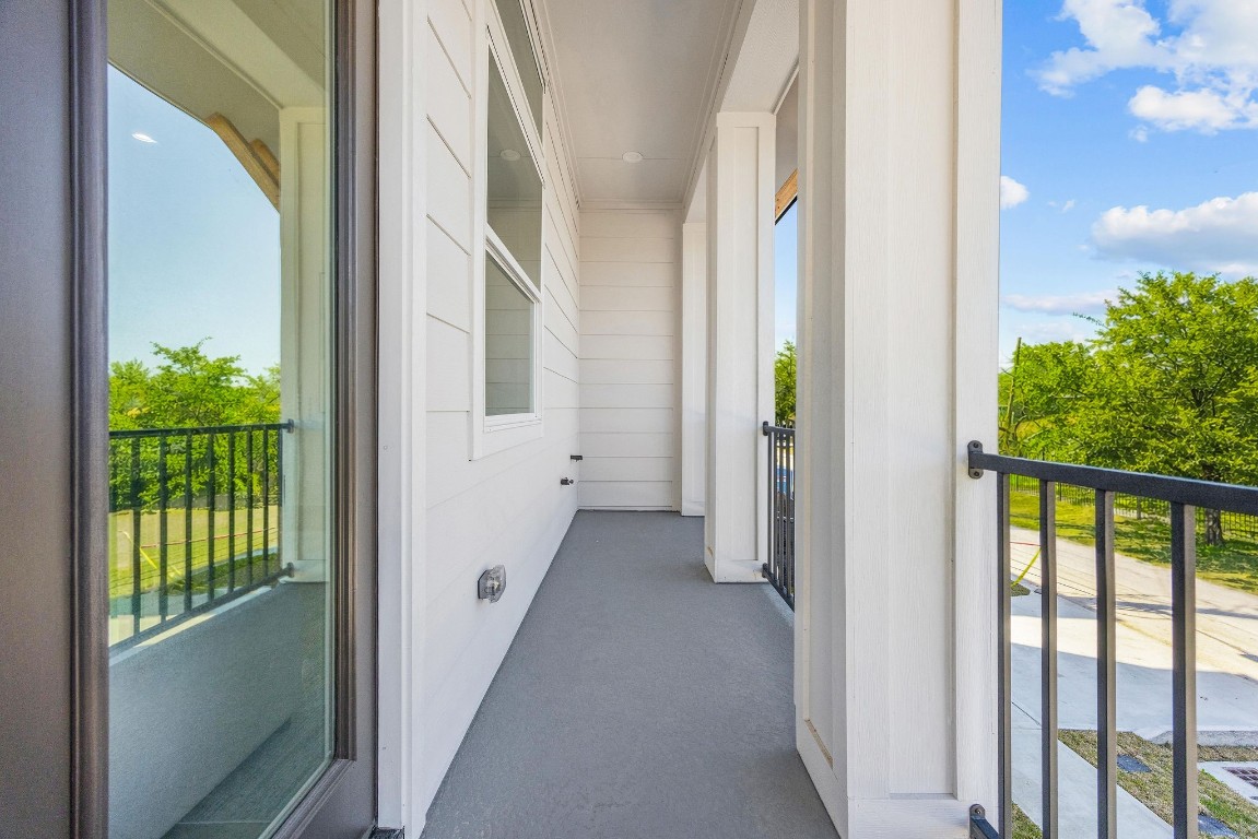 303 Marcella Street, Unit P Houston, TX 77091 - Photo 16 of 26 Large balcony, perfect for a breath of fresh air.