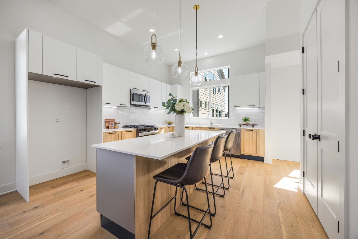 303 Marcella Street, Unit P Houston, TX 77091 - Photo 9 of 26 Another view of the kitchen
