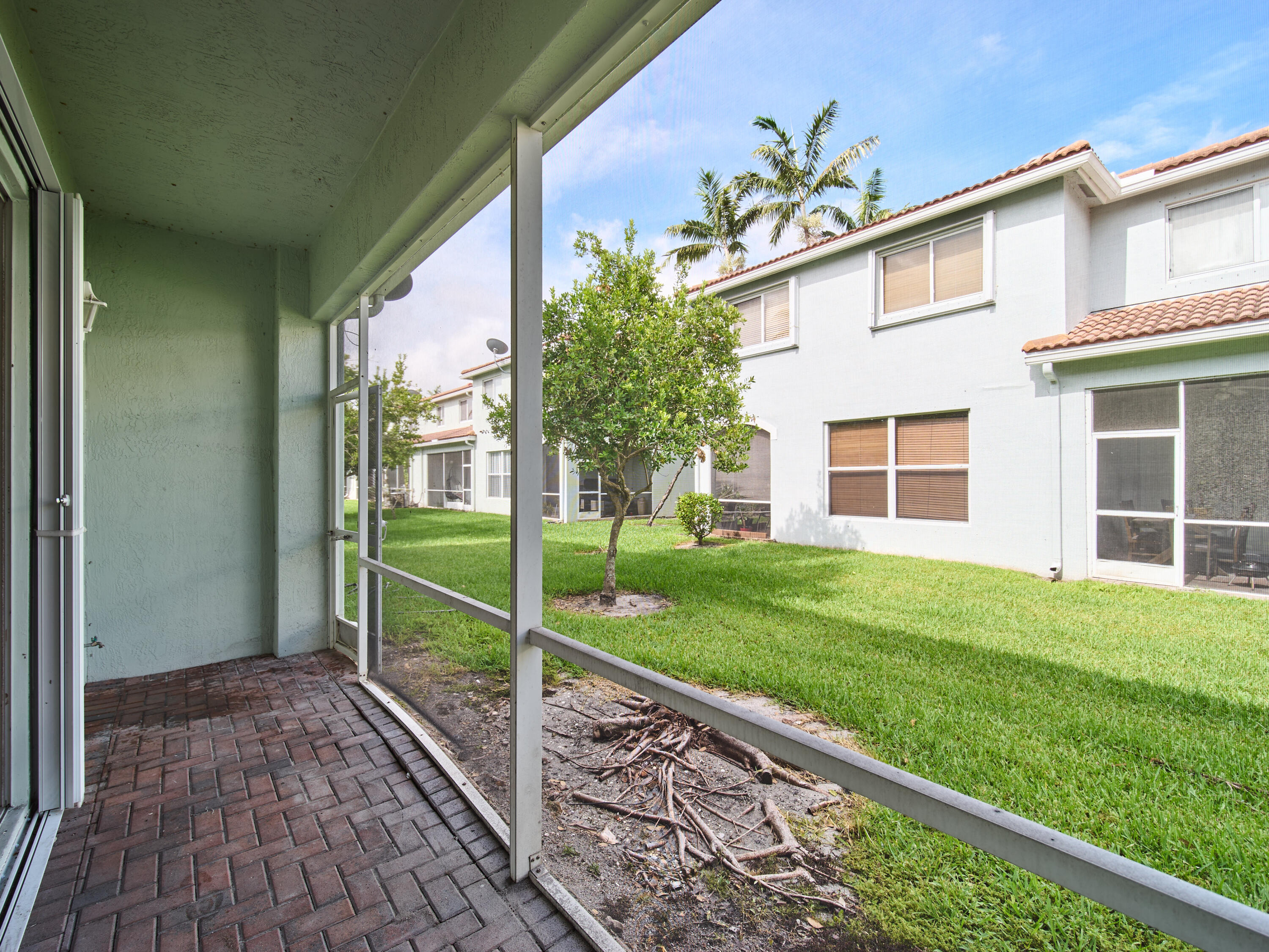 2052 Oakhurst Way Riviera Beach, FL 33404 - Photo 19 of 36 P1172436_HDR