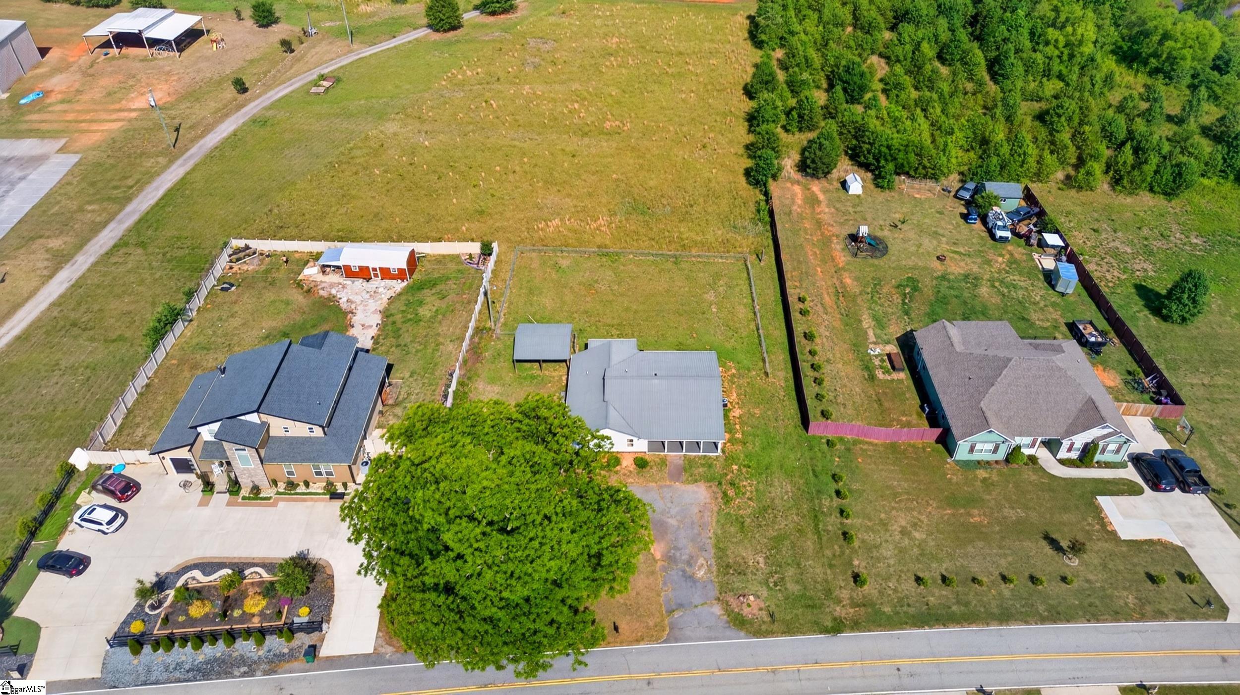 583 Berry Road Boiling Springs, SC 29316 - Photo 3 of 37