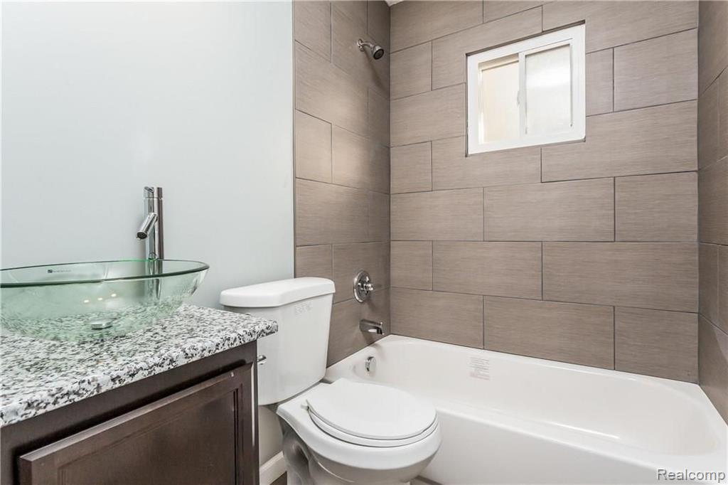 21844 Rausch Avenue Eastpointe, MI 48021 - Photo 20 of 29