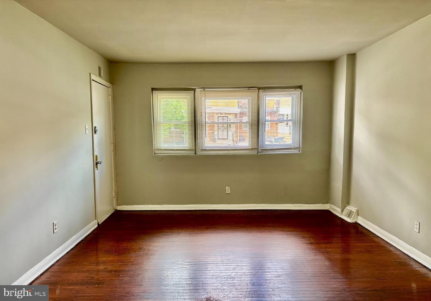 7326 Ruskin Road Philadelphia, PA 19151 - Photo 3 of 11