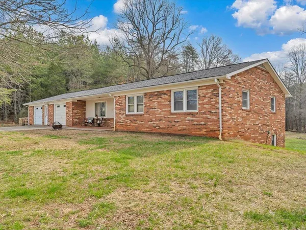 $199,000 | 1136 South County Line Road, Patrick Springs, VA 24133