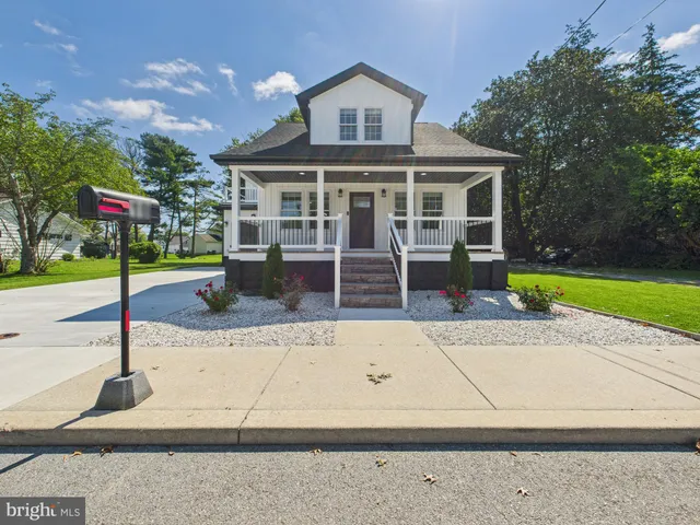 a view of an entryway of house