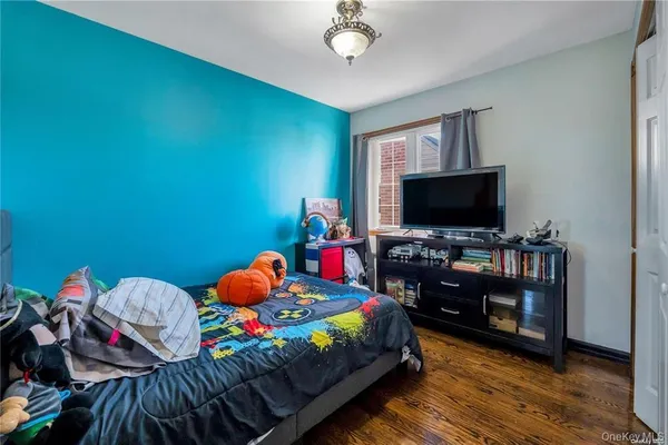 $1,688,888 | 50-43 192nd Street | Auburndale