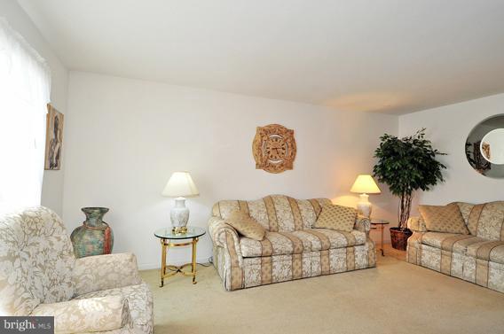 7382 Maury Road Baltimore, MD 21244 - Photo 20 of 23 Living Room