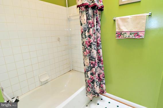 7382 Maury Road Baltimore, MD 21244 - Photo 22 of 23 Bath (Master)