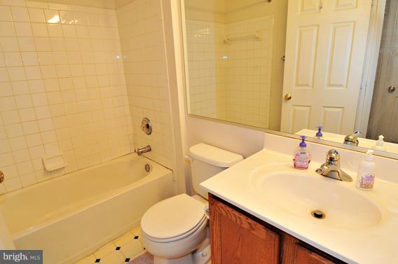 7382 Maury Road Baltimore, MD 21244 - Photo 4 of 23 Bath