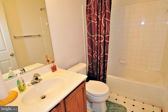 7382 Maury Road Baltimore, MD 21244 - Photo 5 of 23 Bath