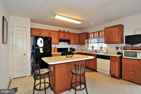 7382 Maury Road Baltimore, MD 21244 - Photo 9 of 23 Kitchen