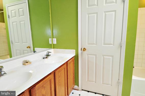 7382 Maury Road Baltimore, MD 21244 - Photo 10 of 23 Bath (Master)
