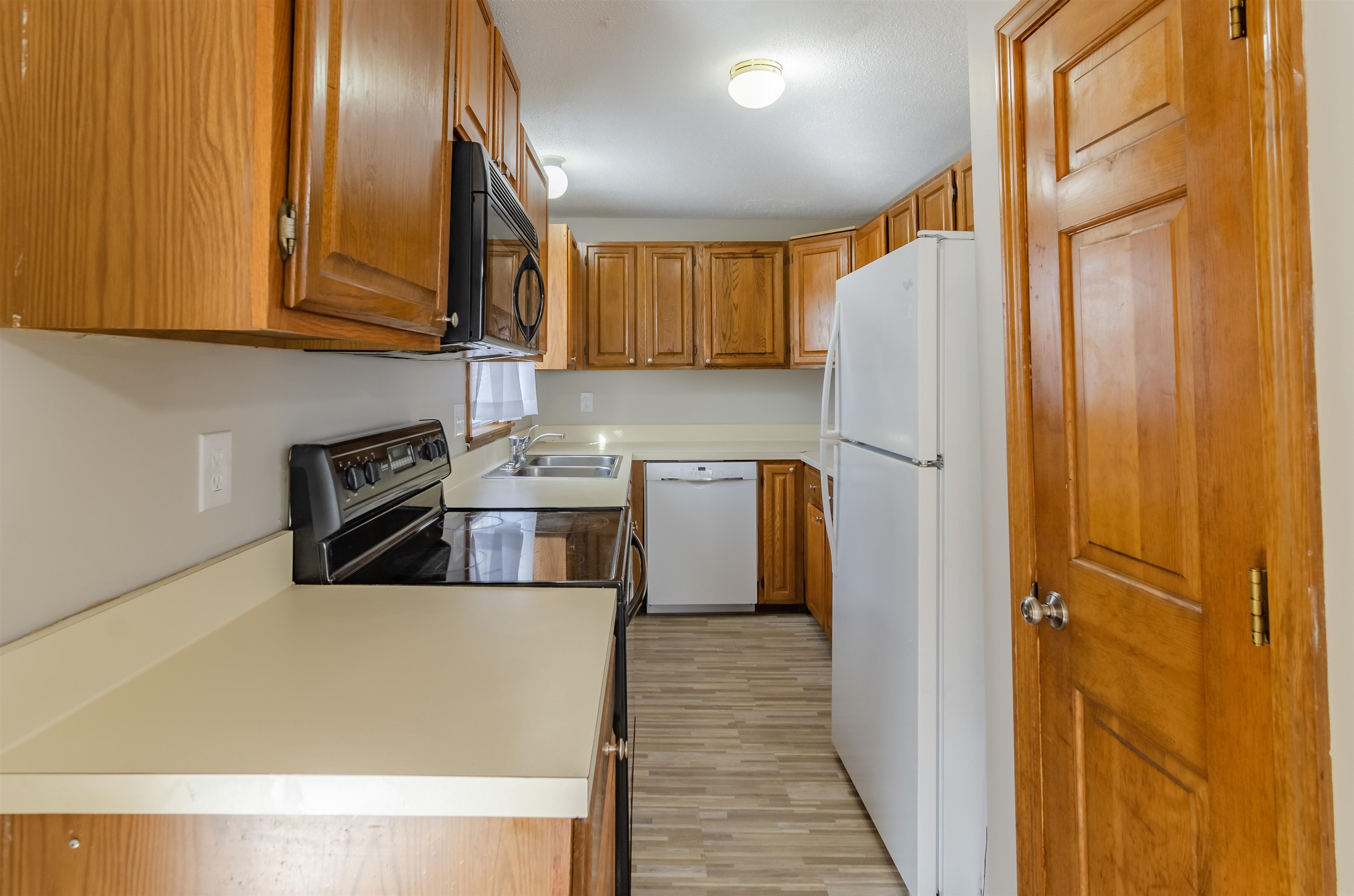 13 L Phillip Road Derry, NH 03038 - Photo 19 of 40