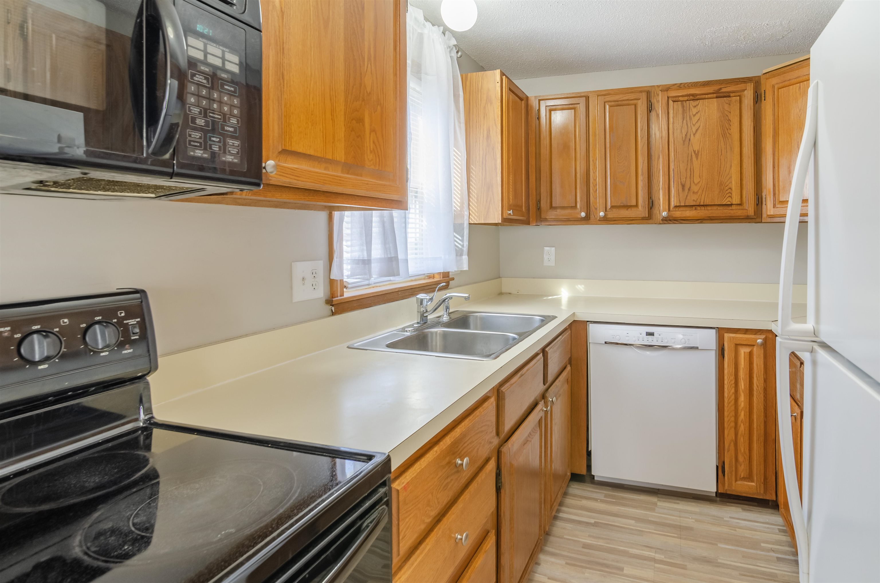 13 L Phillip Road Derry, NH 03038 - Photo 20 of 40