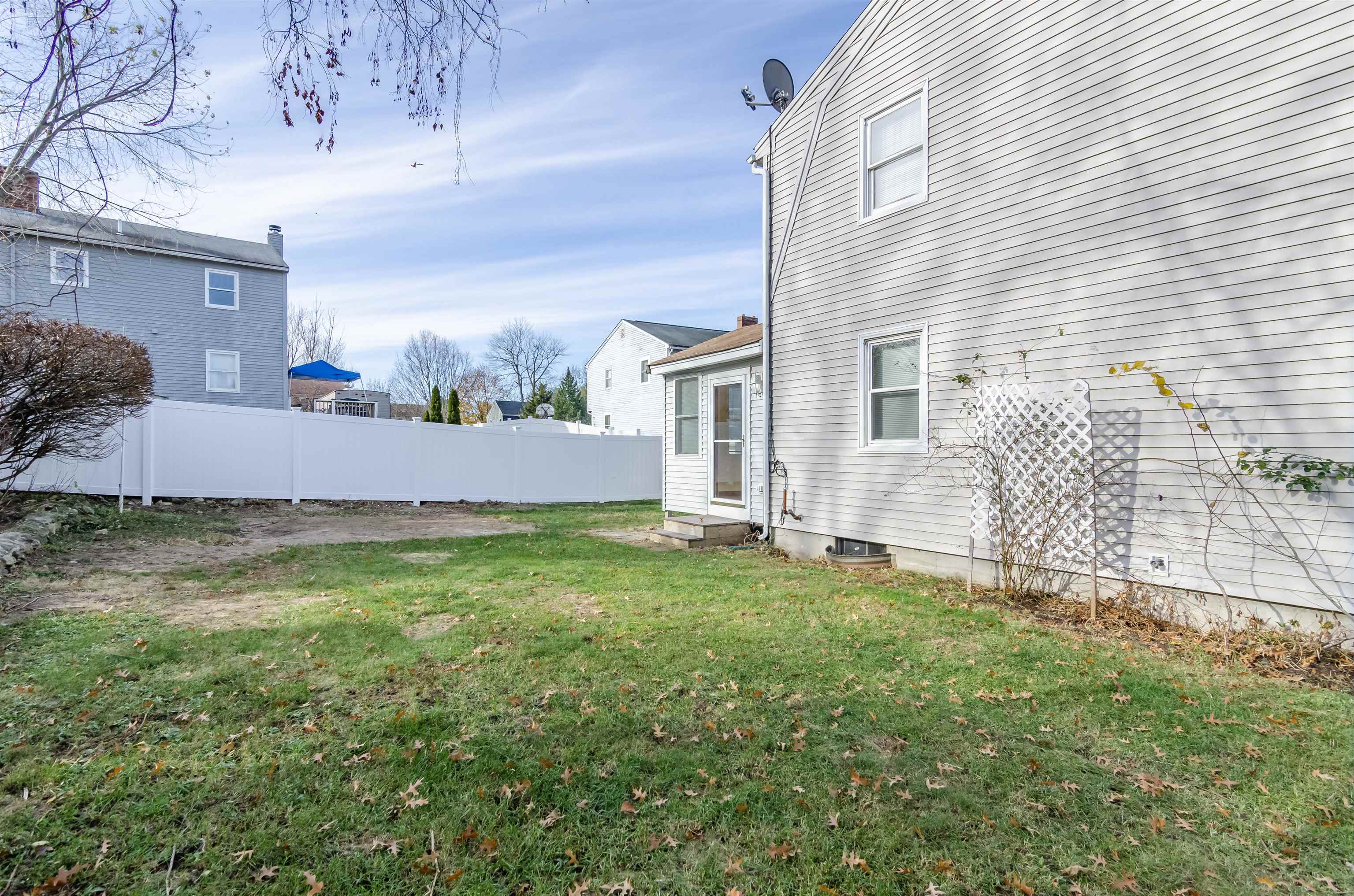 13 L Phillip Road Derry, NH 03038 - Photo 4 of 40