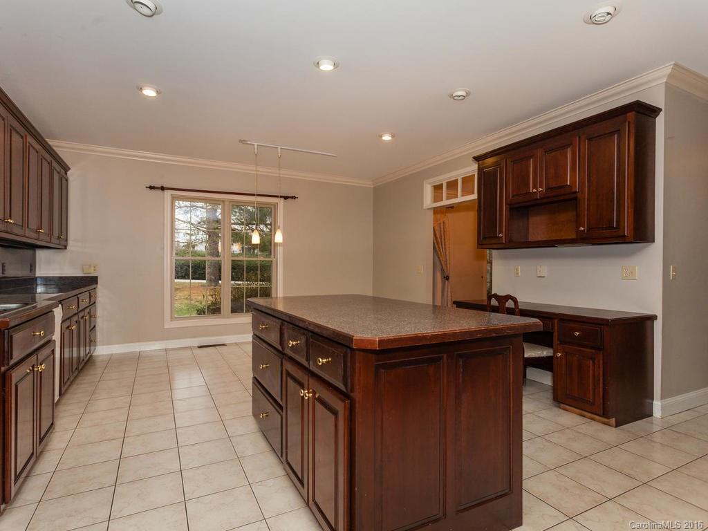 3057 Pace Road Hendersonville, NC 28792 - Photo 8 of 24