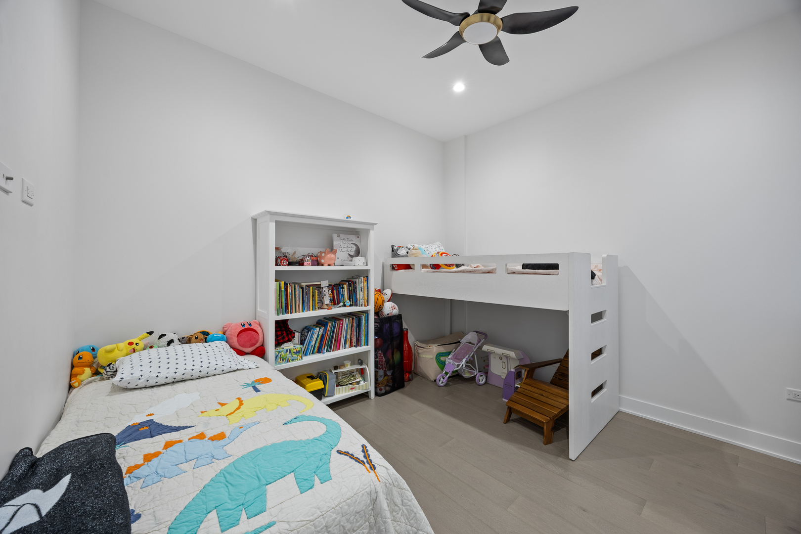 305 South Racine Avenue, Unit PHD Chicago, IL 60607 - Photo 21 of 41 a bedroom with a bed and closet