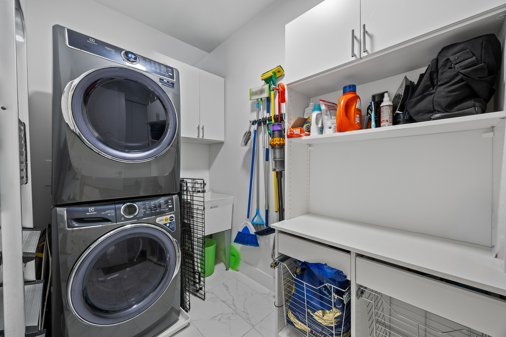 305 South Racine Avenue, Unit PHD Chicago, IL 60607 - Photo 34 of 41 a utility room with dryer and washer