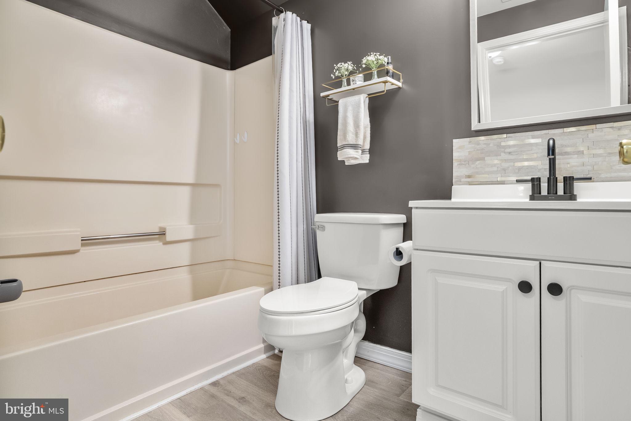 14 Stanger Court Clayton, NJ 08094 - Photo 14 of 24 Hall bath (second floor)