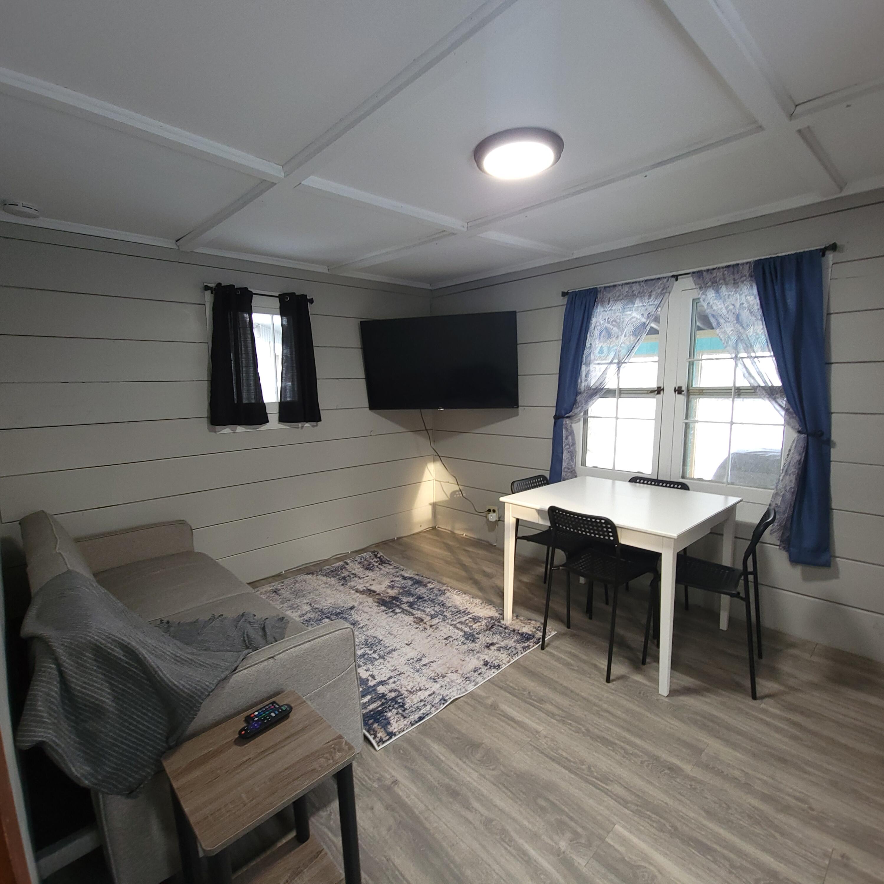 977 North Huron Road East Tawas, MI 48730 - Photo 16 of 22 Barberry Living room