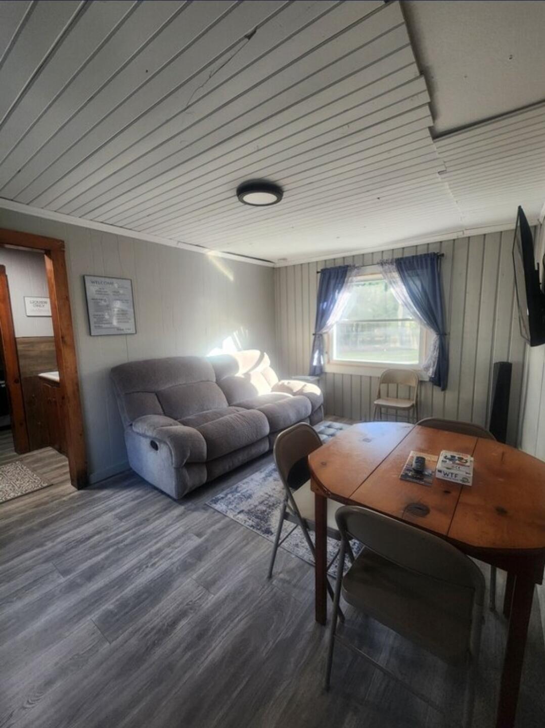 977 North Huron Road East Tawas, MI 48730 - Photo 10 of 22 Sumac living room