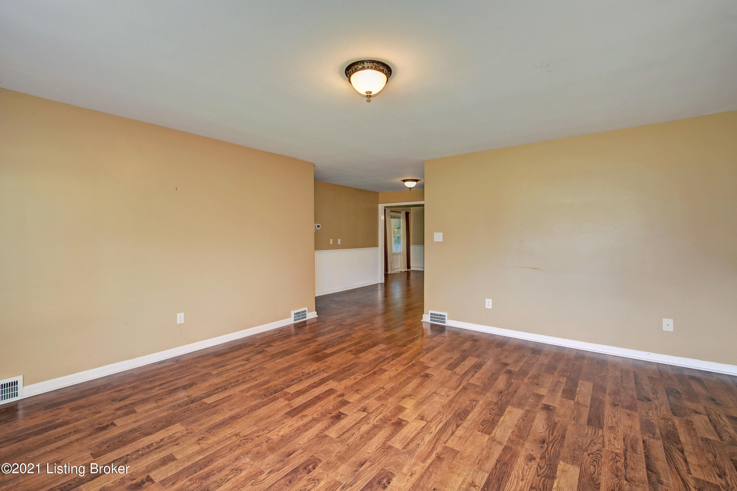 330 Brunswick Road Louisville, KY 40207 - Photo 6 of 32 Living Room