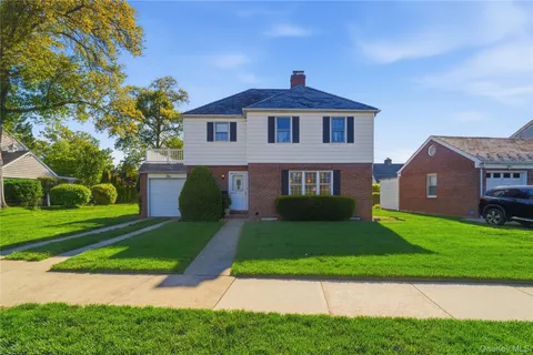 $975,000 | 5 Franklin Court West, Garden City, NY 11530