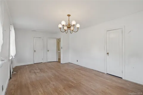 $975,000 | 5 Franklin Court West, Garden City, NY 11530