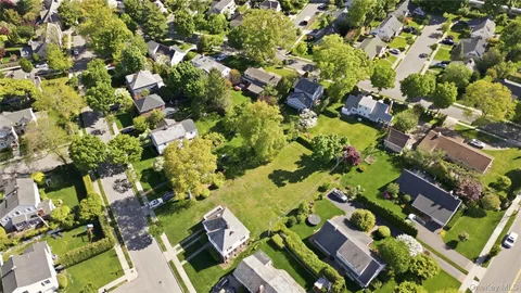 $975,000 | 5 Franklin Court West, Garden City, NY 11530
