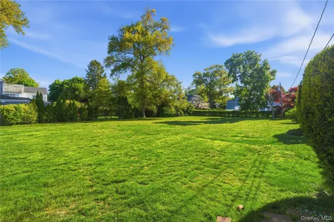 $975,000 | 5 Franklin Court West, Garden City, NY 11530