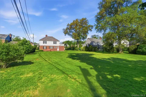 $975,000 | 5 Franklin Court West, Garden City, NY 11530