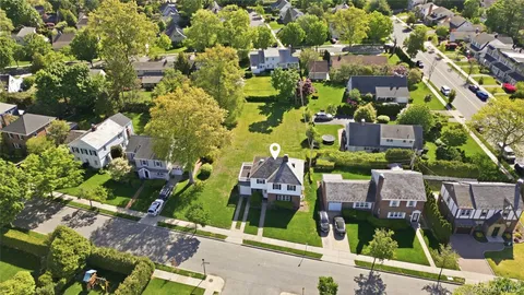 $975,000 | 5 Franklin Court West, Garden City, NY 11530